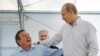 Bivši nemački kancelar Gerhard Šreder i ruski predsednik Vladimir Putin, 2011. godina