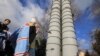Російський священник освячує ракети S-400, розміщені Росією у Феодосії, що в анексованому Криму.14 січня 2017 року