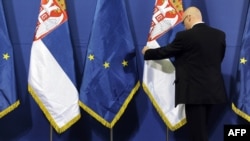 Zastave Srbije i EU u Vladi Srbije, novembar 2010.