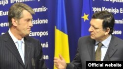 Еврокомиссиянын президенти Мануэл Бароссо Украинанын президенти Виктор Ющенко менен, Брюссел, 18-март, 2009-ж.