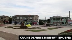 Українські прапори в центрі міста Балаклії на Харківщині, яке Збройні сили України звільнили від військ РФ. Балаклія, 10 вересня 2022 року. Фото ілюстративне