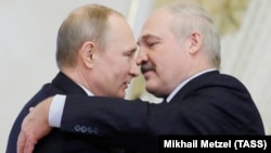 Президенти Росії і Білорусі, Володимир Путін та Олександр Лукашенко (праворуч), квітень 2017 року (ілюстраційне фото) 