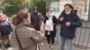Пикетировавших посольство Китая оштрафовали. Денег на погашение у них нет