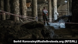 Минулого тижня підтоплення археологічних розкопок на Поштовій площі спричинила аварія водопровідної труби