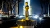 Скульптура «Дівчинки з колосками» біля Музею Голодомору-геноциду в Києві, місце вшанування пам'яті жертв штучного голоду