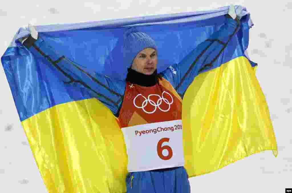 29-річний спортсмен із Миколаєва Олександр Абраменко сенсаційно переміг на Олімпіаді в лижній акробатиці і виборов золото, Пхьончхан, Південна Корея, 18 лютого 2018 року БІЛЬШЕ ПРО ЦЕ