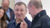 Аркадій Ротенберг (ліворуч) із президентом Росії Володимиром Путіним у окупованому Криму, 2018 рік