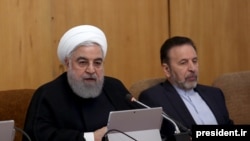حسن روحانی از قوه قضائیه خواست با کسانی که «راه‌بندان ایجاد کرده» و یا «به بانک، مرکز پلیس و صداوسیما حمله» کردند برخورد کند.
