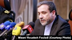عباس عراقچی با اشاره به انتخابات آتی آمریکا گفت: امیدواریم ماه‌های آتی را به سلامت پشت سر بگذاریم؛ عکس از بایگانی