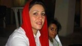 مریم اکبری منفرد و یکی از دخترانش پیش از بازداشت در سال ۸۸
