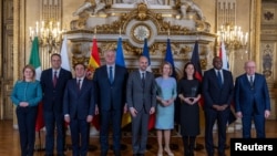 Заедничка фотографија на министрите за надворешни работи на Франција, Велика Британија, Германија, Полска, Италија, Шпанија и Европската комисија во Париз, Франција, 12 февруари 2025