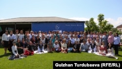 Чүйдөгү курултайда тартылган сүрөт. 