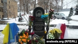 Помнік Міхаілу Жызьнеўскаму ў Кіеве