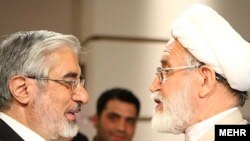  مهدی کروبی و میرحسین موسوی دو نامزد معترض به نتایج انتخابات ریاست‌جمهوری